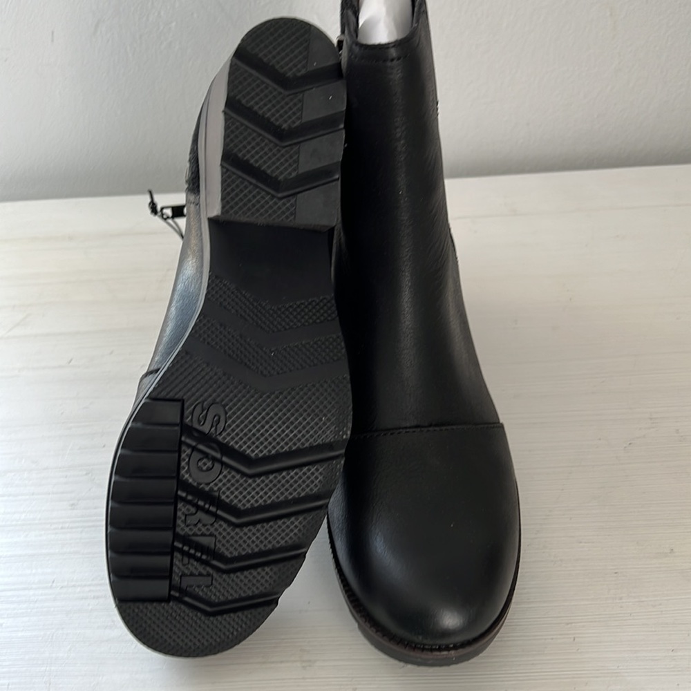 Sorel waterproof women’s booties - Picture 7 of 8